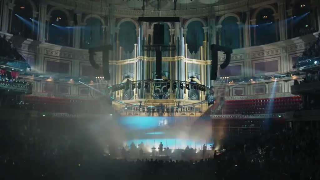 Performing 'Otomo' with Bonobo live at the Royal Albert Hall